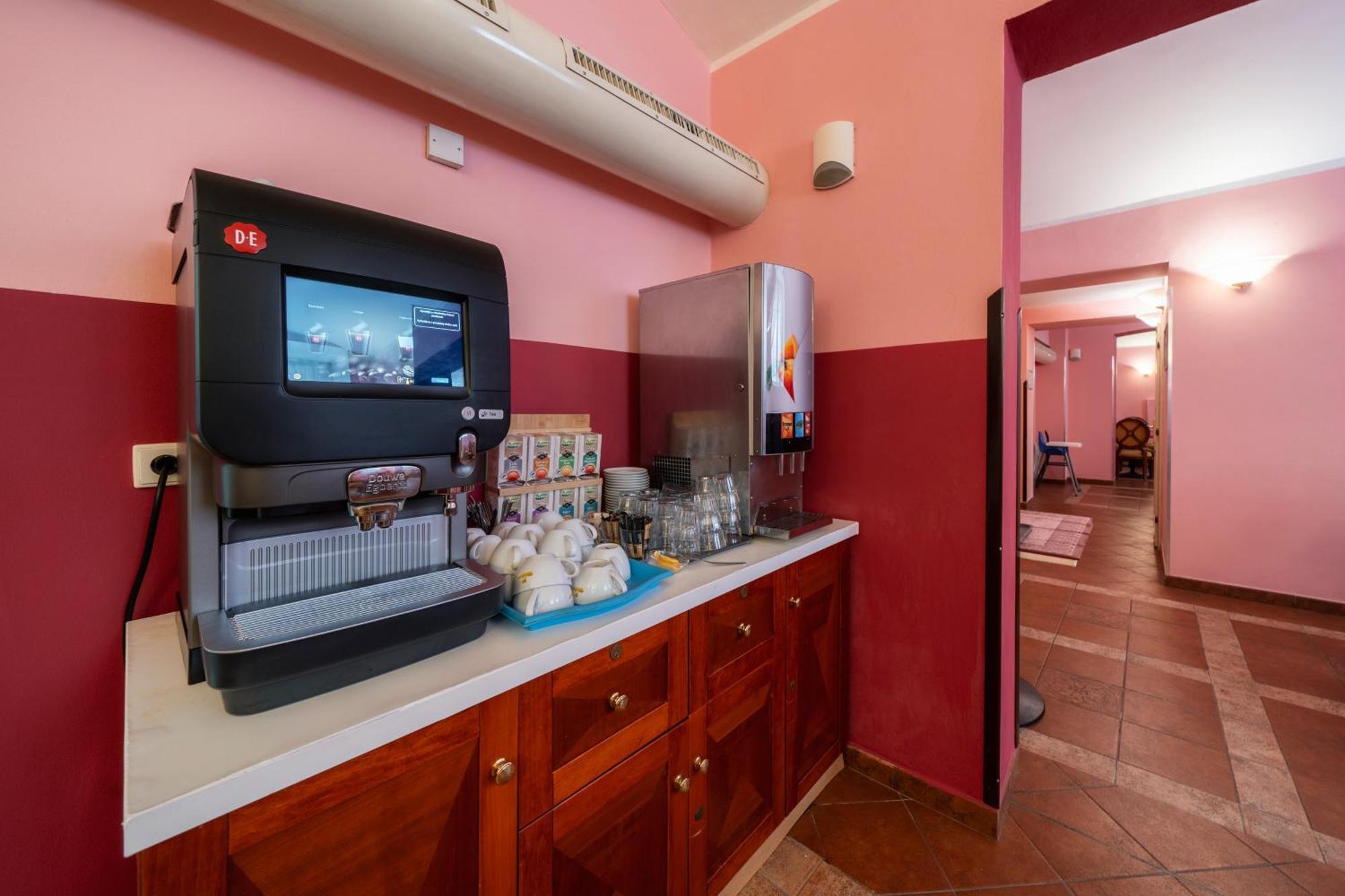 Hotel Raffaello Praha Eksteriør bilde